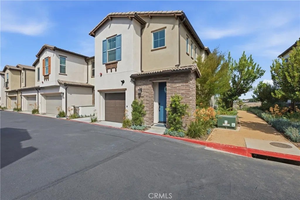 Photo of 1724 Valley Oak WAY, Oceanside, CA 92056 (MLS # ND26191507)