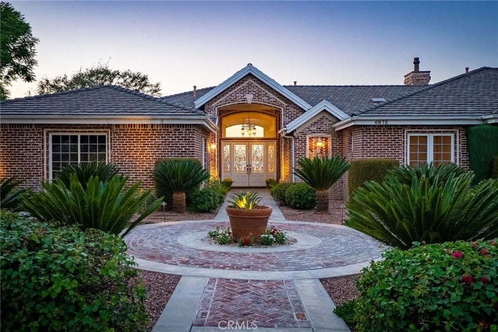 6872 Chartwell