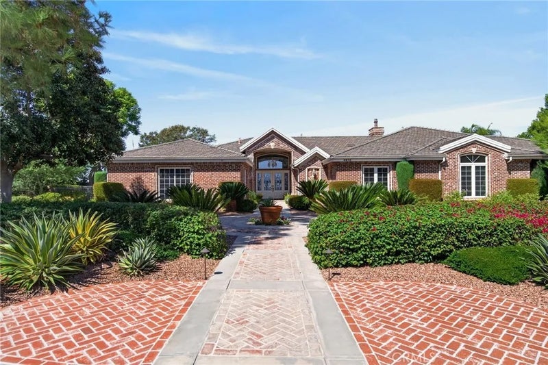 6872 Chartwell