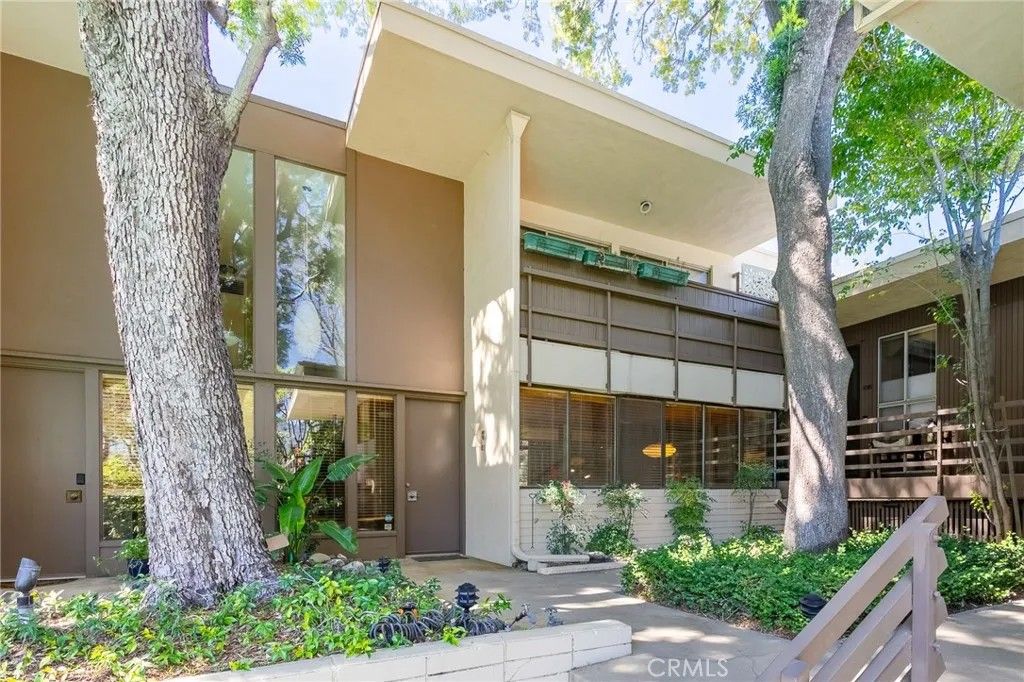 Photo of 395 Cliff Drive #105, Pasadena, CA 91107 (MLS # AR26060368)