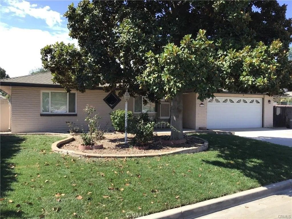 Photo of 43053 Babcock Ave, Hemet, CA 92544 (MLS # SW25276877)