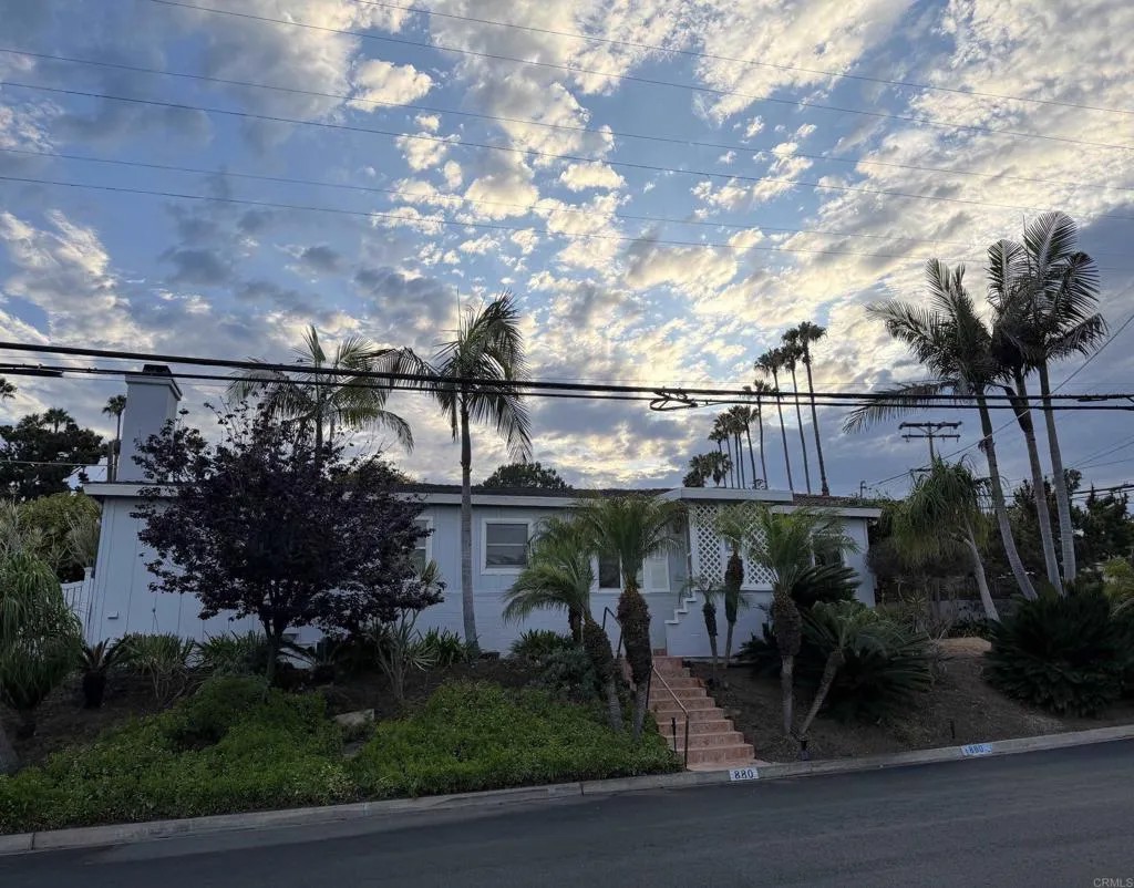 880 Tarento Drive