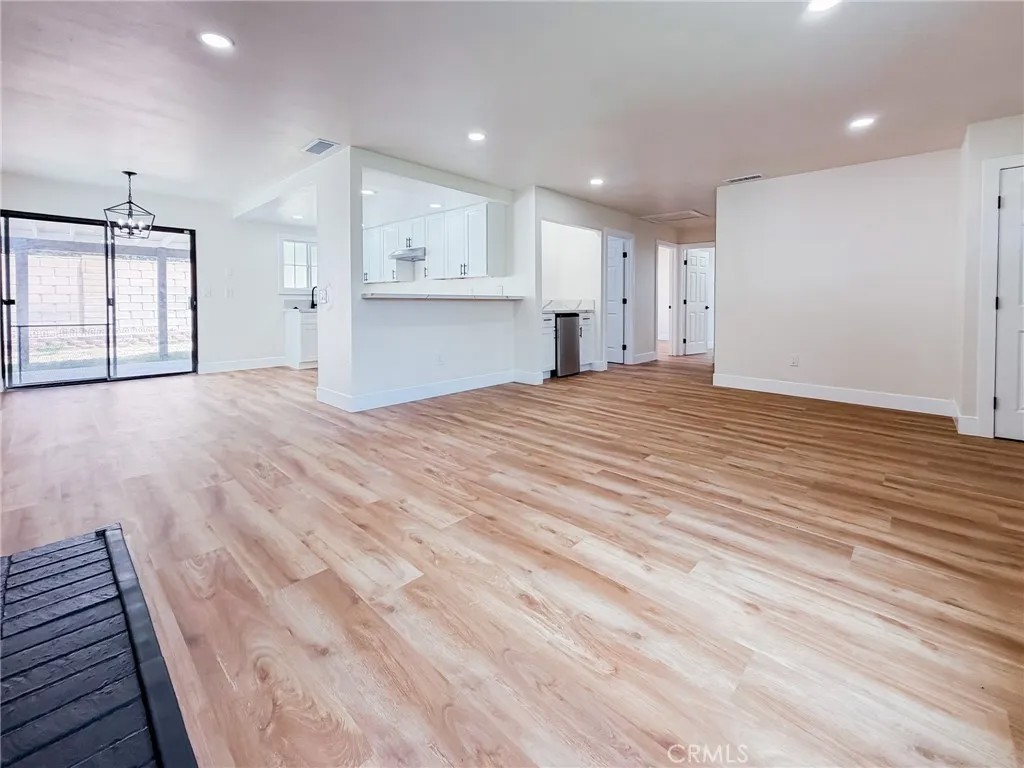 2127 Valleywood