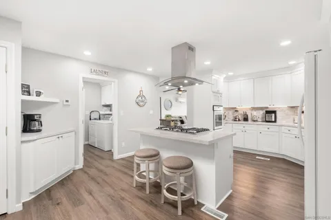 MLS: 260008043