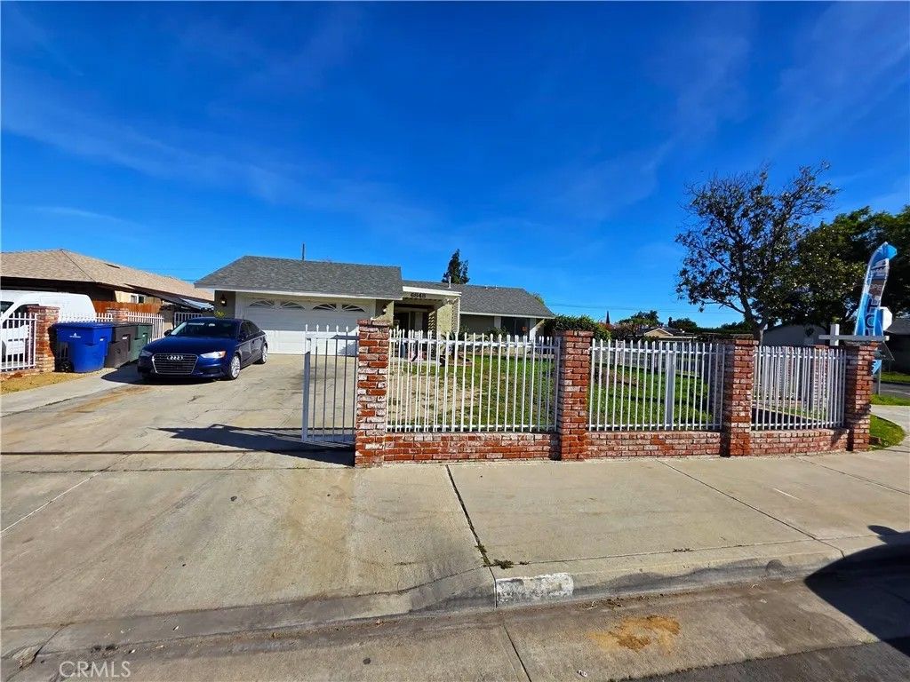 Photo of 6848 Holbrook Way, Riverside, CA 92504 (MLS # IV26010088)