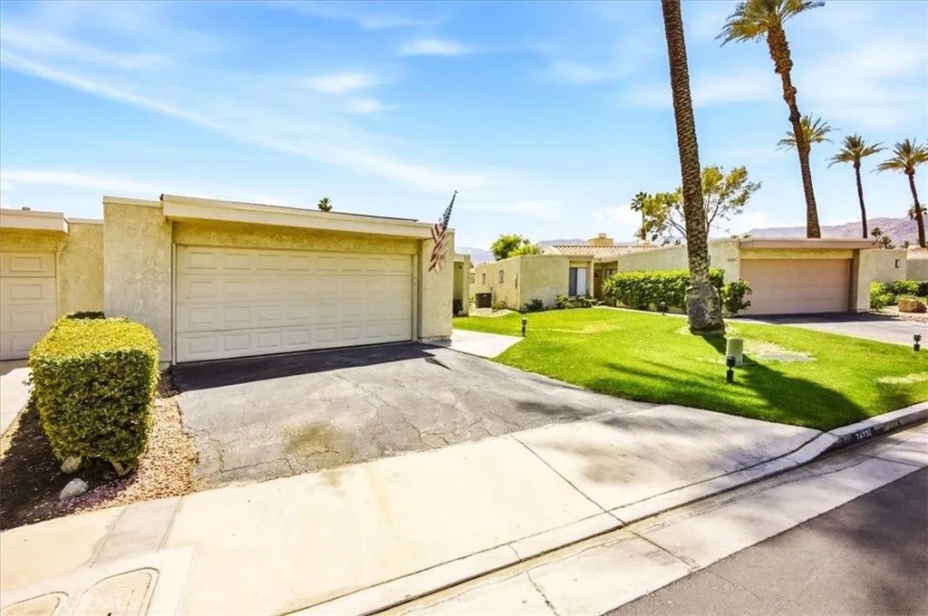 Photo of 74231 Santa Rosa Cir, Palm Desert, CA 92260 (MLS # DW26091235)