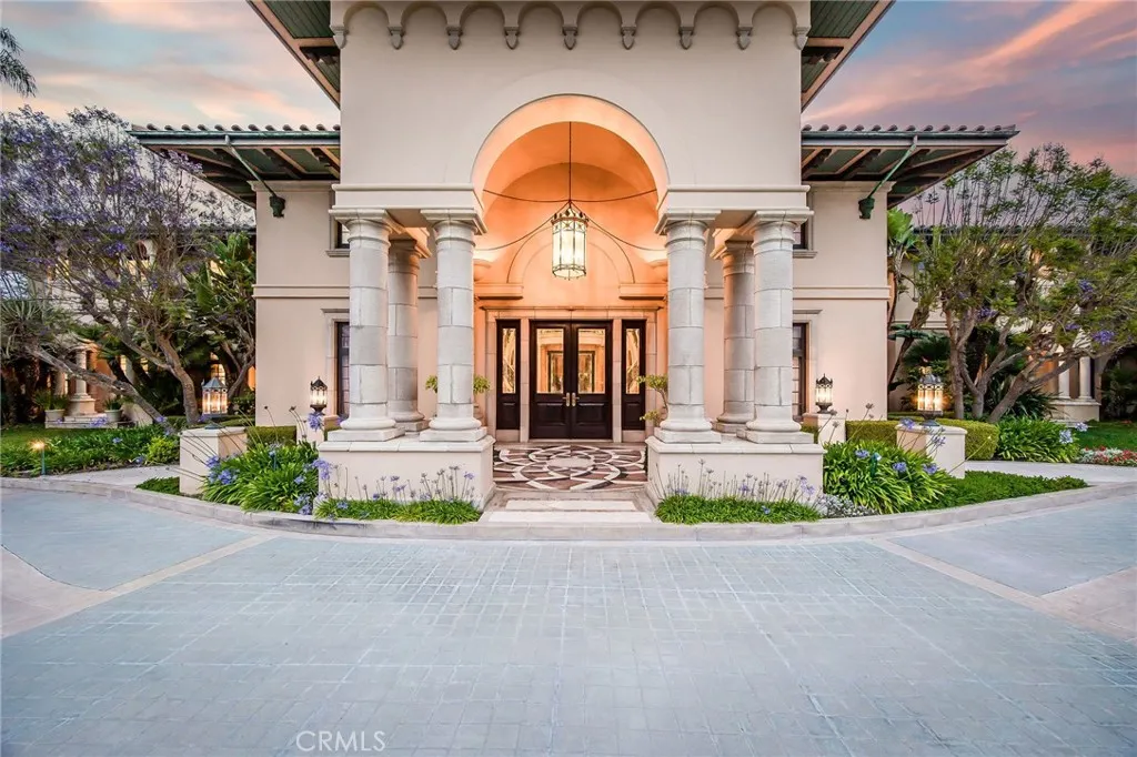 1129 Via Mirabel