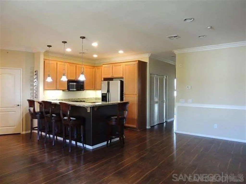 5076 Plaza Promenade