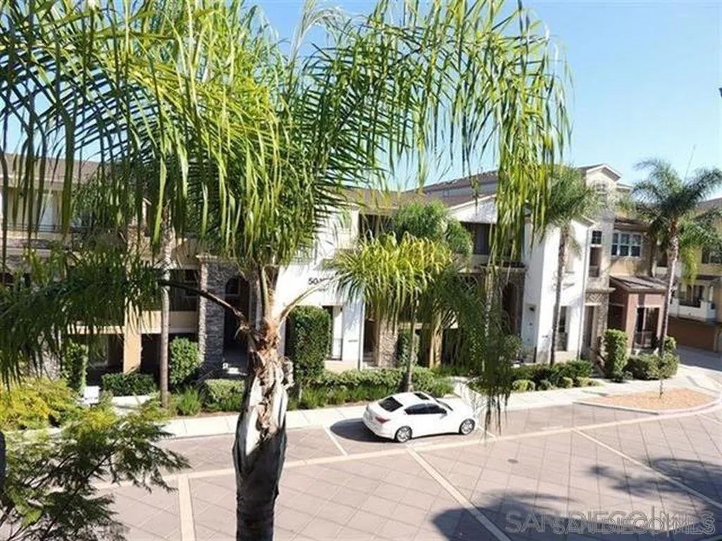 5076 Plaza Promenade