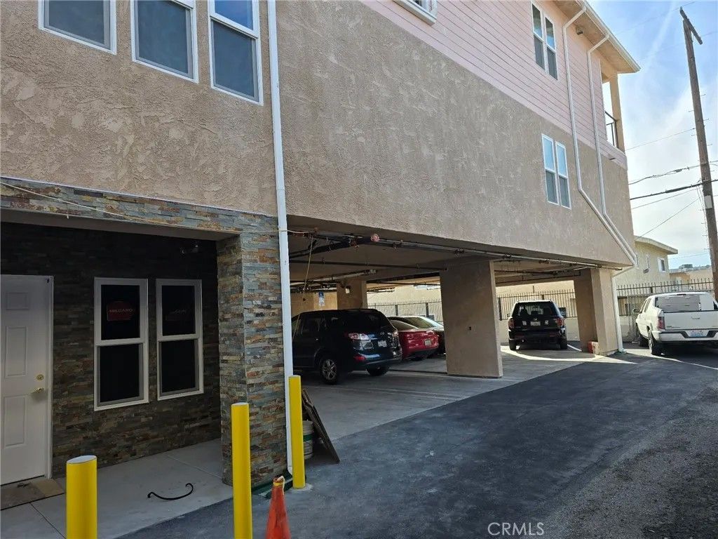 Photo of 11808 Hart Street, North Hollywood, CA 91605 (MLS # GD25267036)