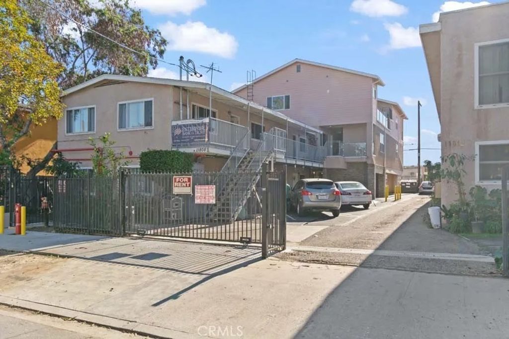 Photo of 11808 Hart Street, North Hollywood, CA 91605 (MLS # GD25267036)