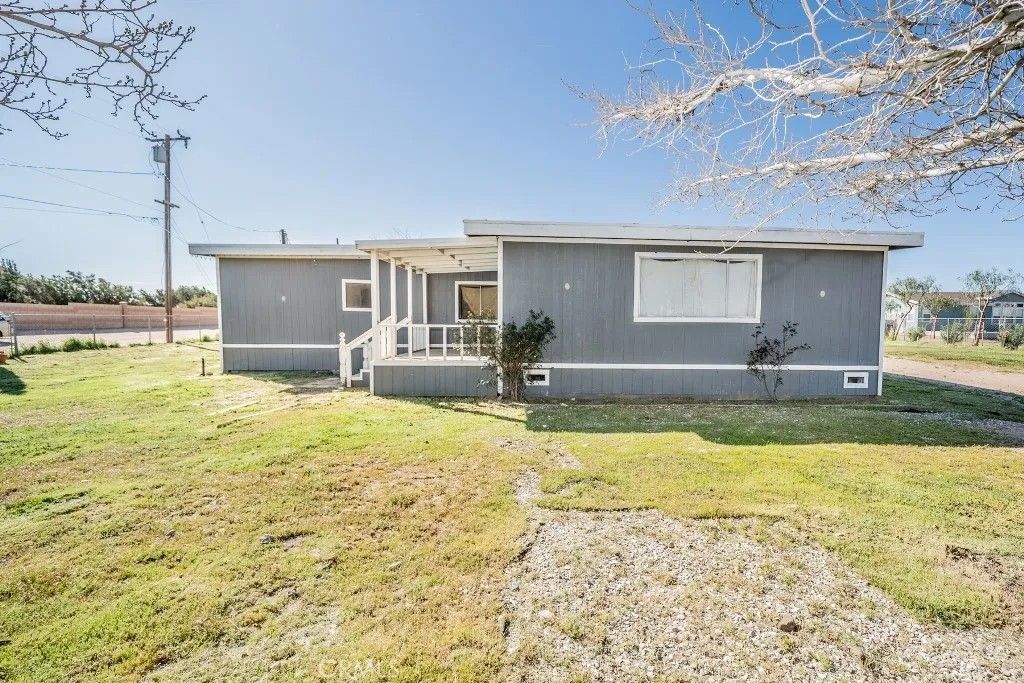 Photo of 11025 Phelen Road, Oak Hills, CA 92344 (MLS # CV26052561)