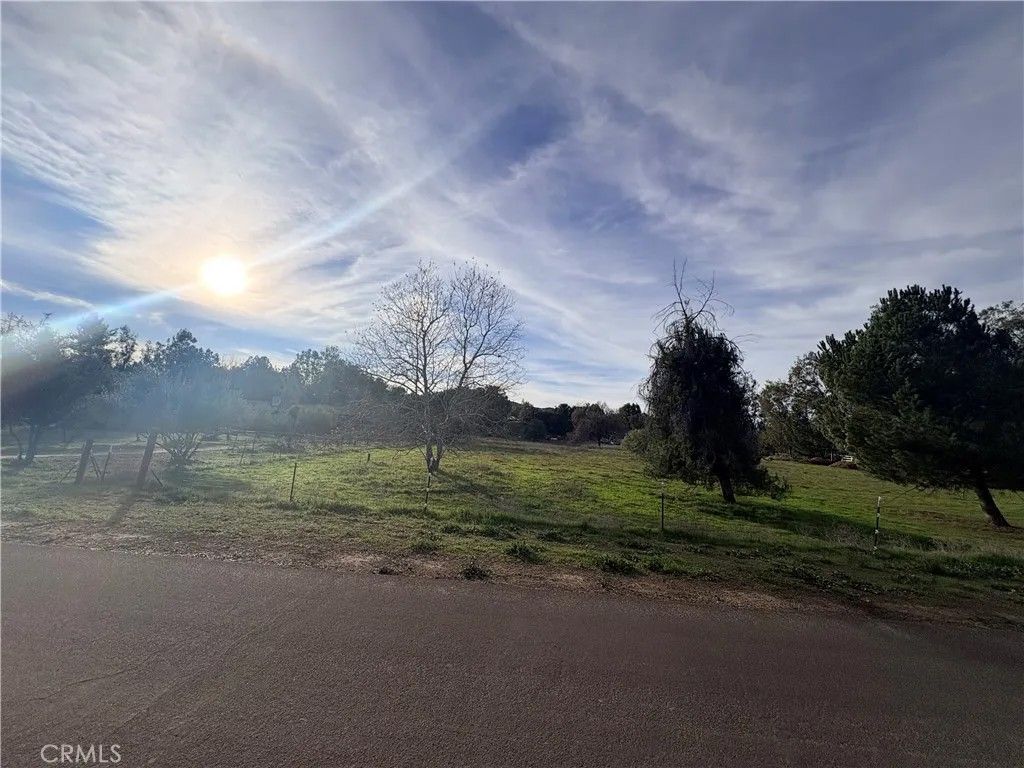 Photo of 33 Rodeo Rd, Lake Elsinore, CA 92530 (MLS # OC26020439)