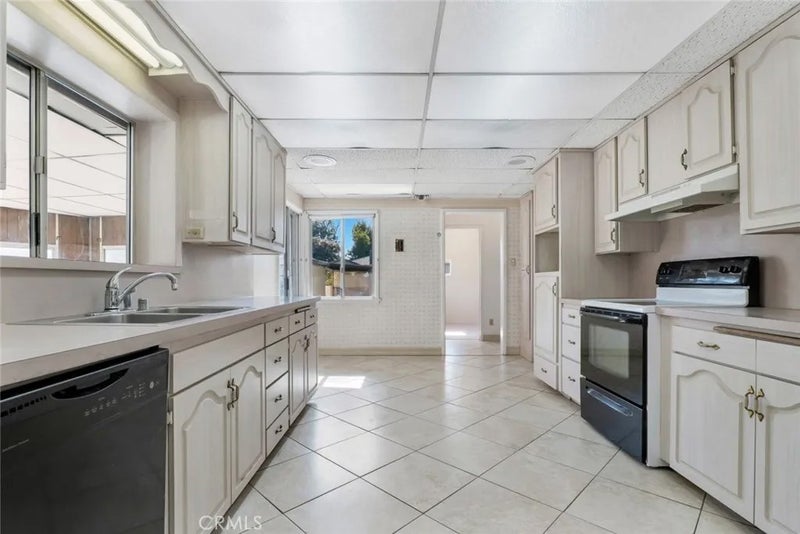 141 S Beachwood Drive