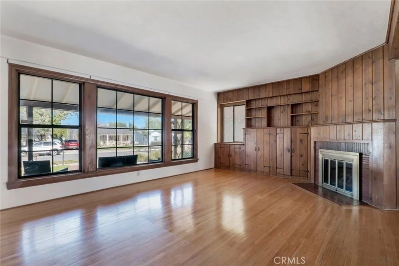 141 S Beachwood Drive
