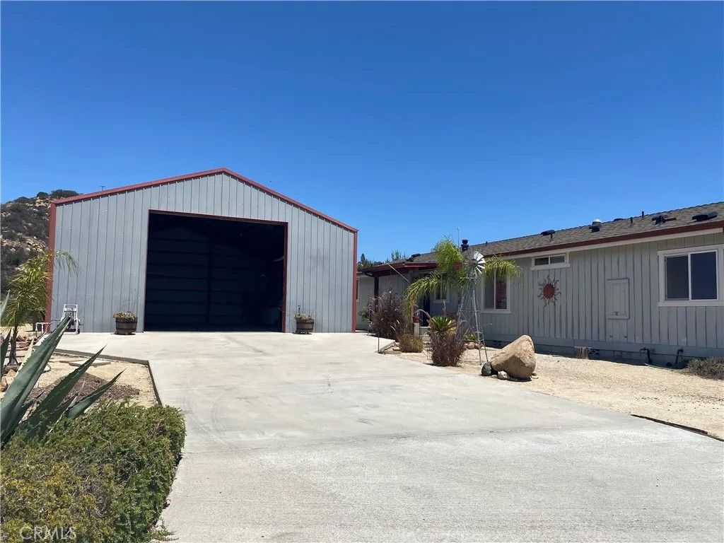 Photo of 2445 Helen Rd, Fallbrook, CA 92028 (MLS # OC25256074)