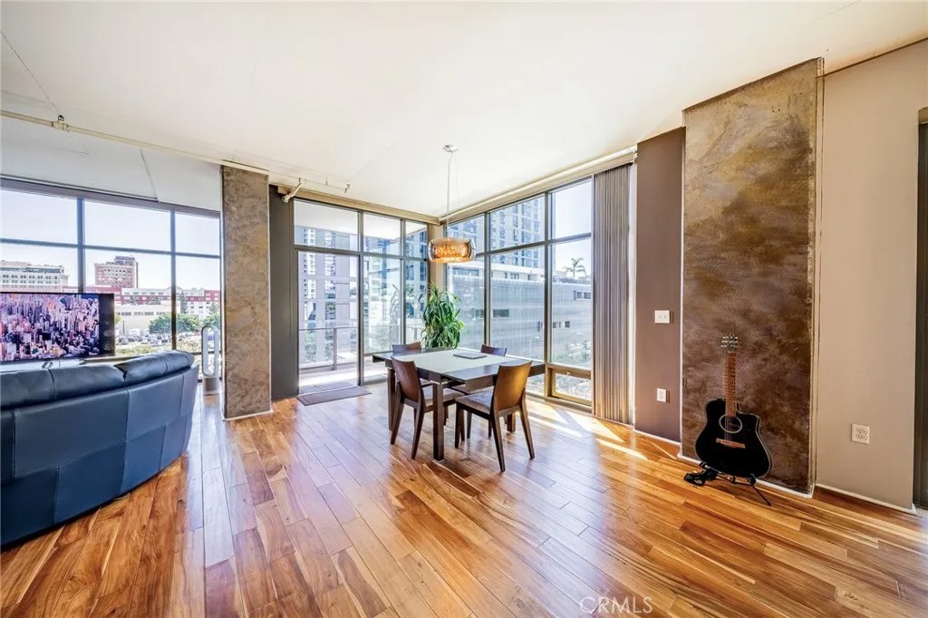 1111 S Grand Avenue 518