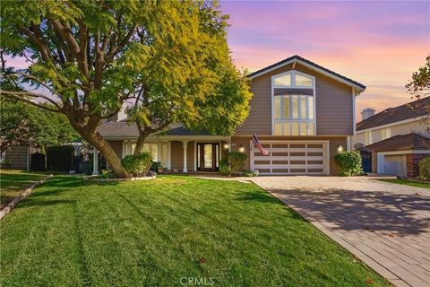 Photo of 29665 Meadowmist Way, Agoura Hills, CA 91301 (MLS # SR26013975)