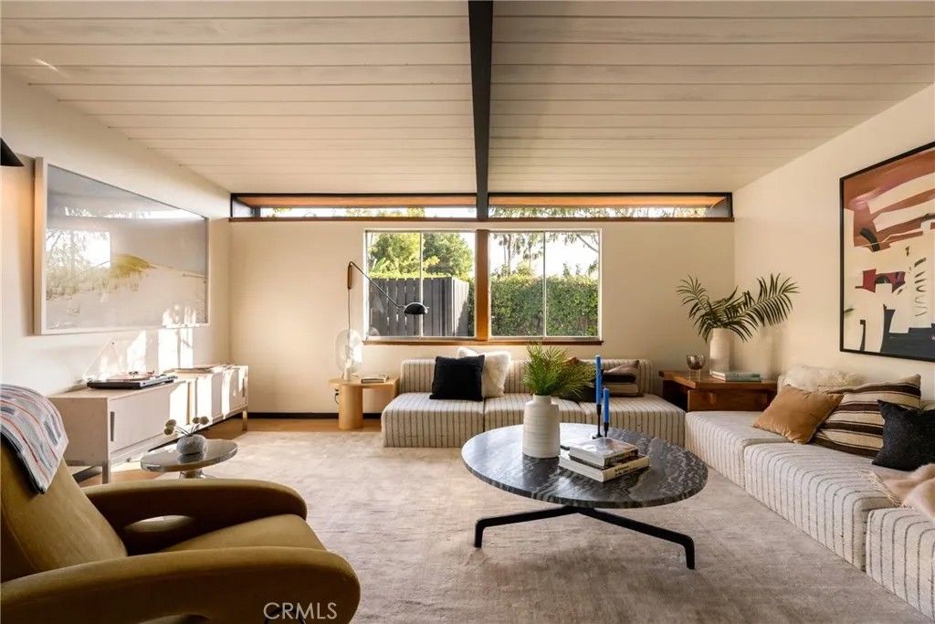 Photo of 1816 N Stanley Avenue, Los Angeles, CA 90046 (MLS # SR26013391)