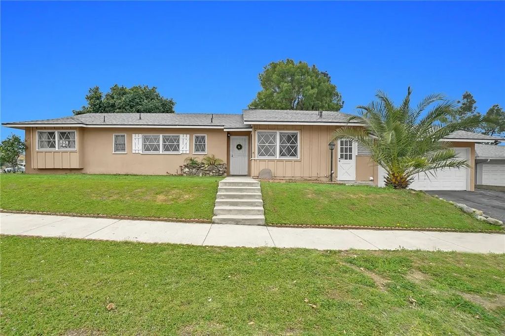 Photo of 1289 Grove Ave, Upland, CA 91786 (MLS # CV26018691)