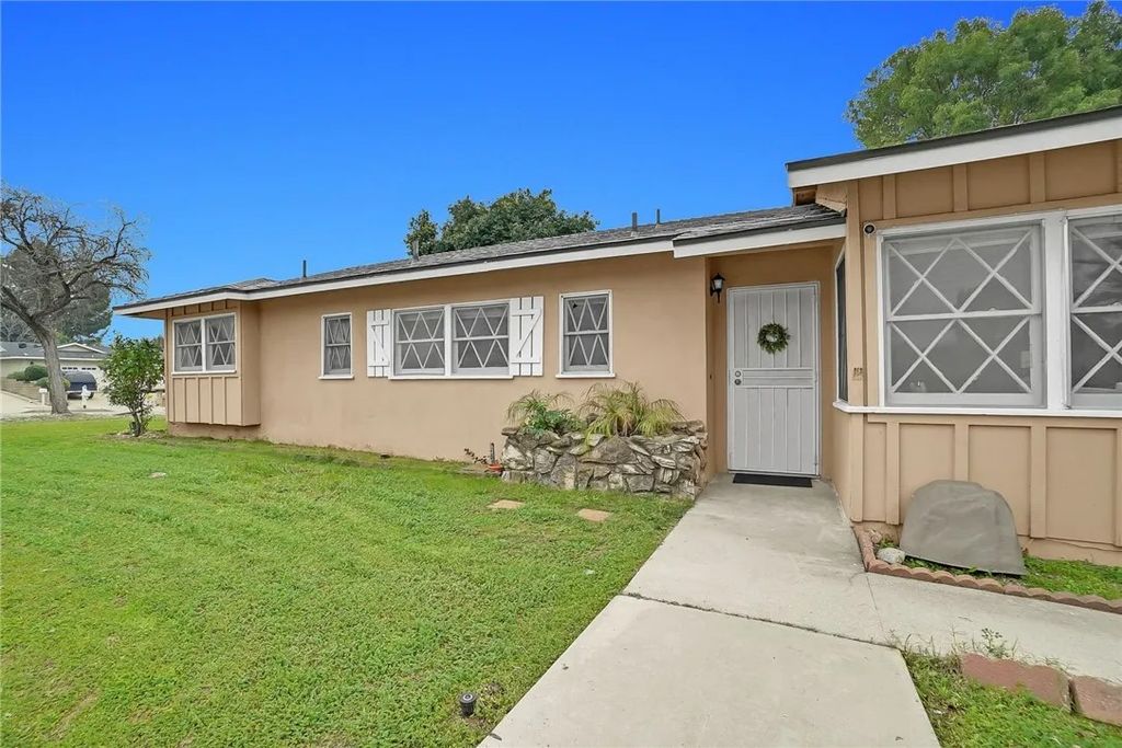 Photo of 1289 Grove Ave, Upland, CA 91786 (MLS # CV26018691)