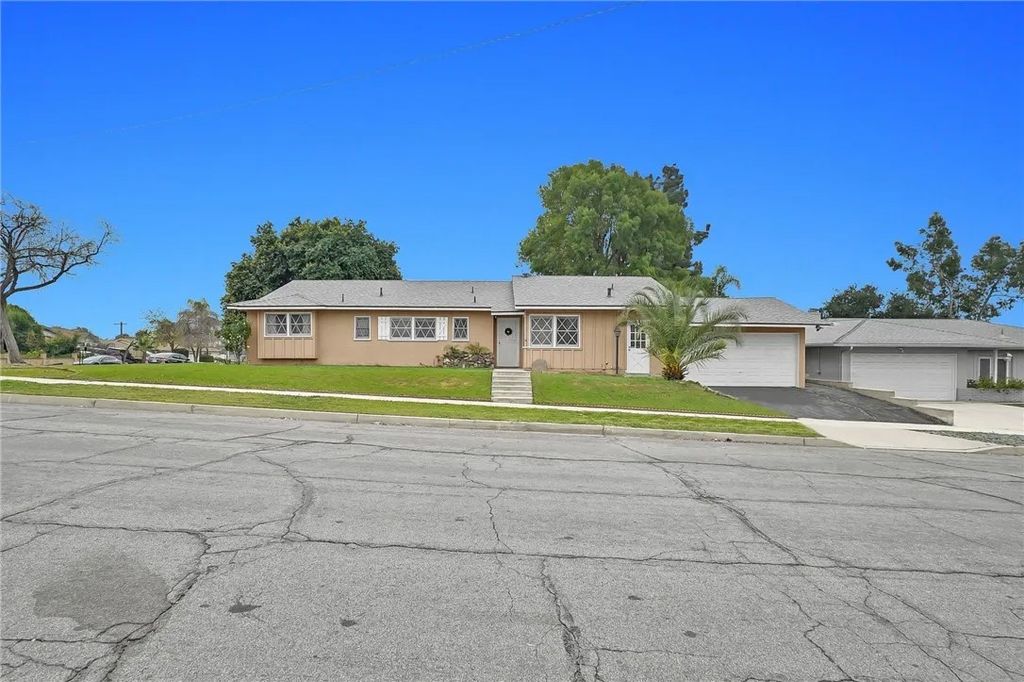 Photo of 1289 Grove Ave, Upland, CA 91786 (MLS # CV26018691)