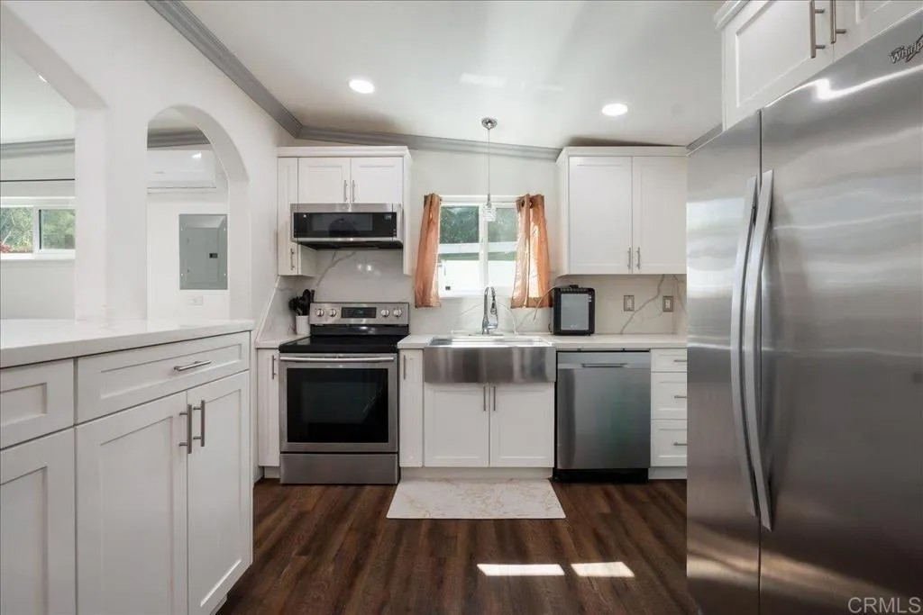 4126 E Plaza Boulevard