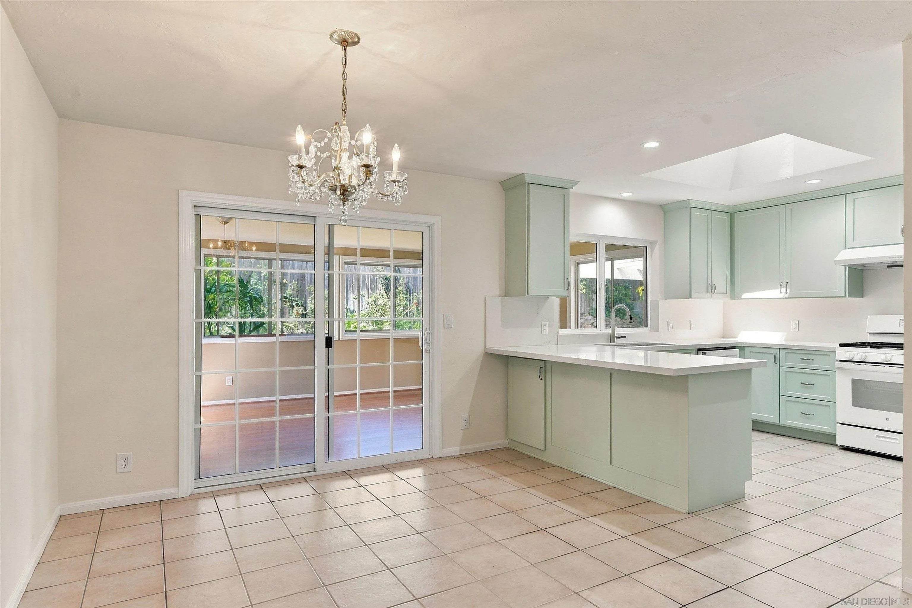 1132 S Rancho Santa Fe Rd