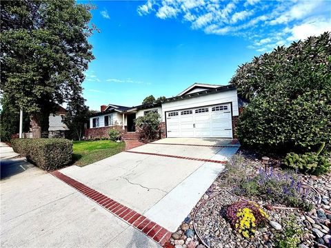 Tiny photo for 13827 Freiburg Street, Whittier, CA 90602 (MLS # CV25238186)