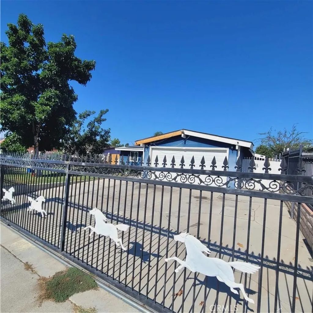 Photo of 3577 Briarvale St, Corona, CA 92879 (MLS # IV25233441)