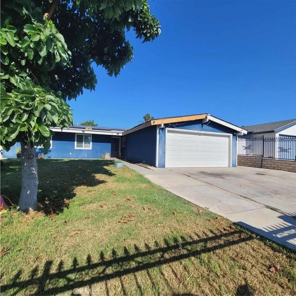Photo of 3577 Briarvale St, Corona, CA 92879 (MLS # IV25233441)