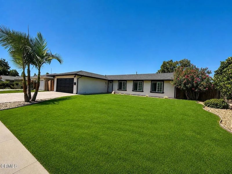 861 Calle Camelia