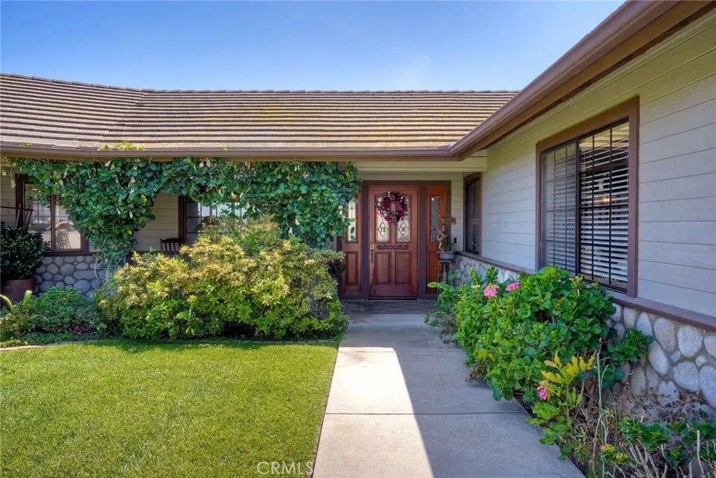 Photo of 1923 Vista del Norte, Fallbrook, CA 92028 (MLS # PW26069919)
