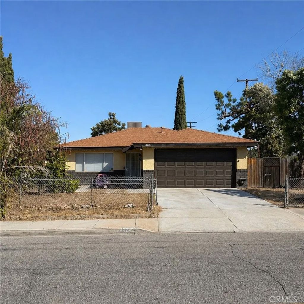 Photo of 802 E Main Street, San Jacinto, CA 92583 (MLS # SW26090275)