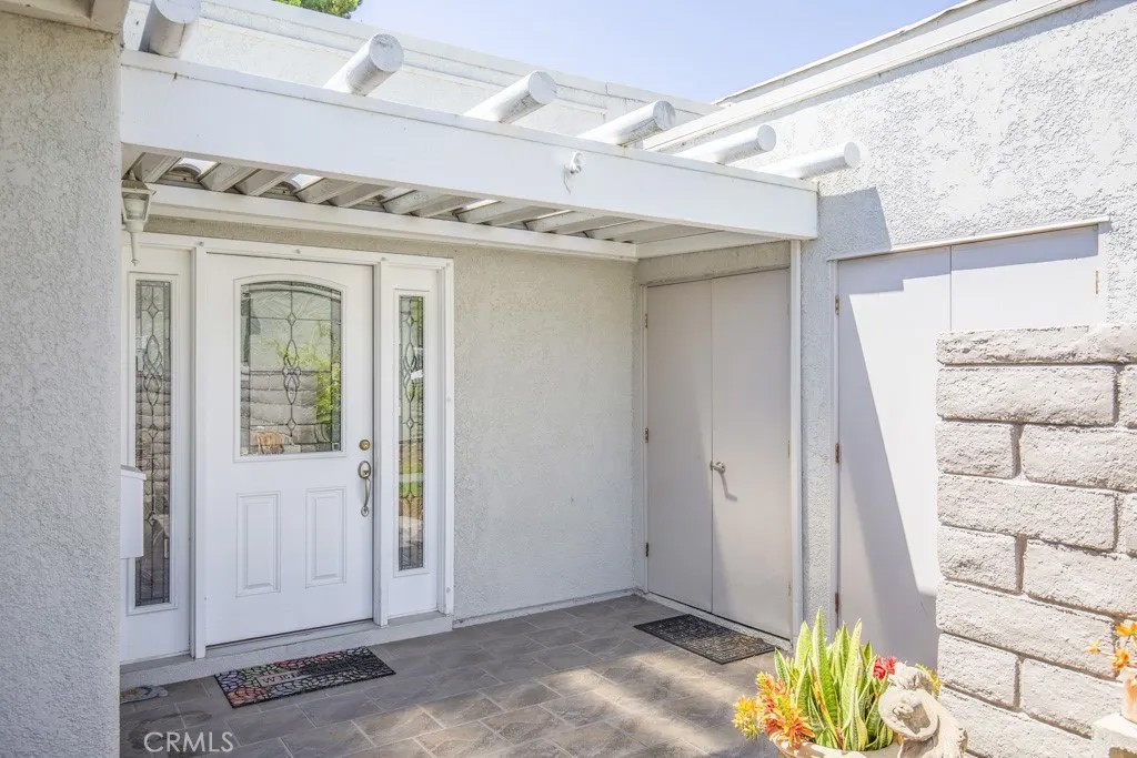 2372 Via Mariposa West B