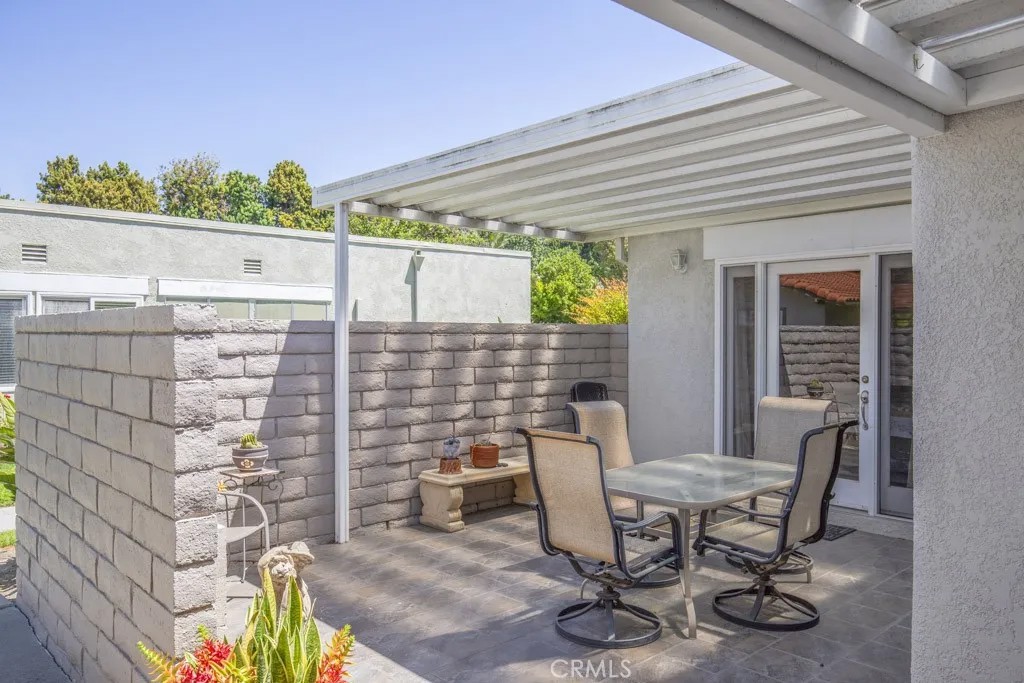 2372 Via Mariposa West B