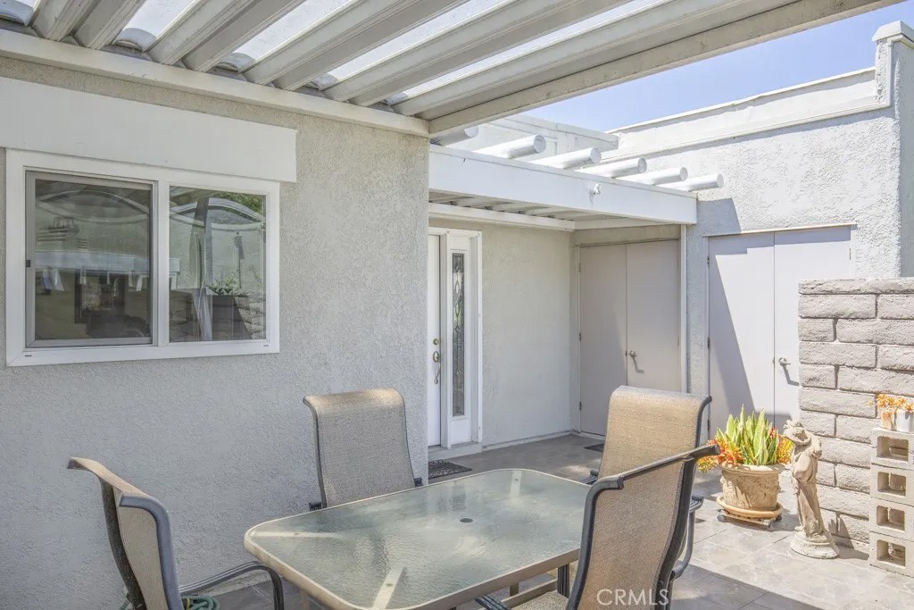 2372 Via Mariposa West B