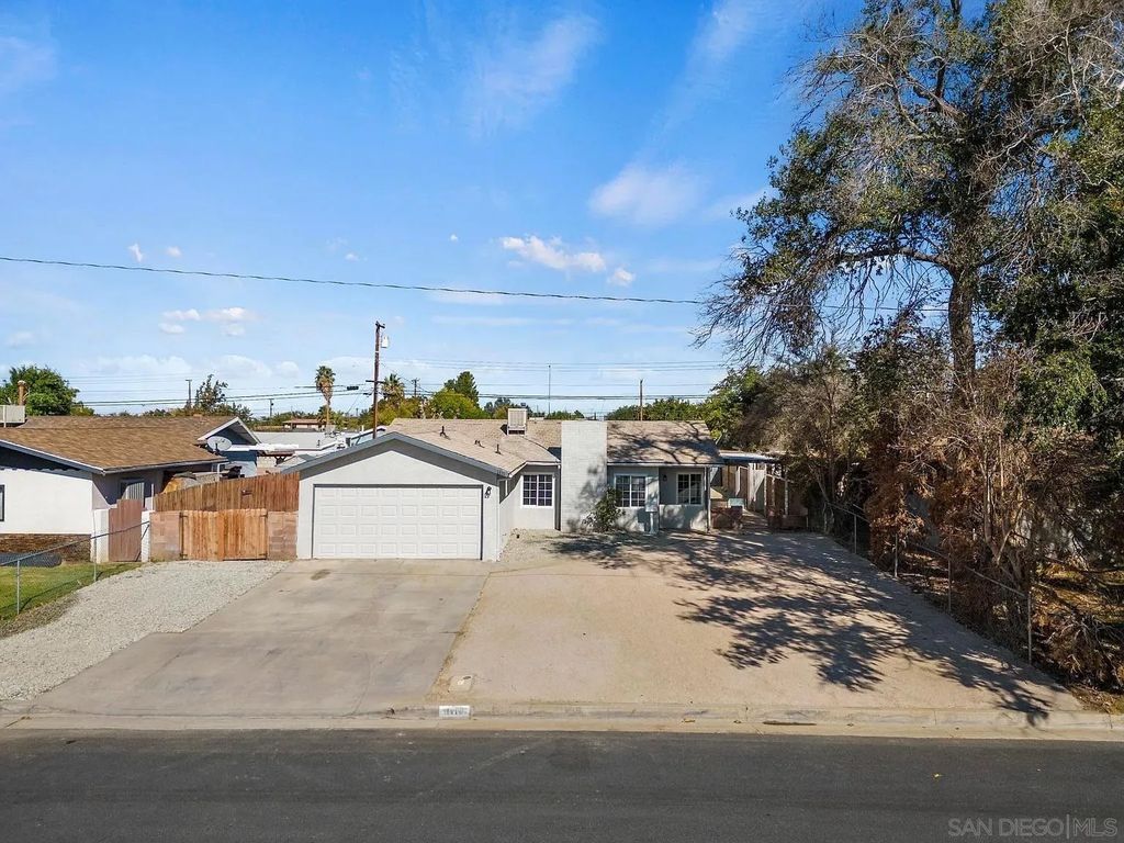 Photo of 1111 W Avenue J10, Lancaster, CA 93534 (MLS # 260009019)