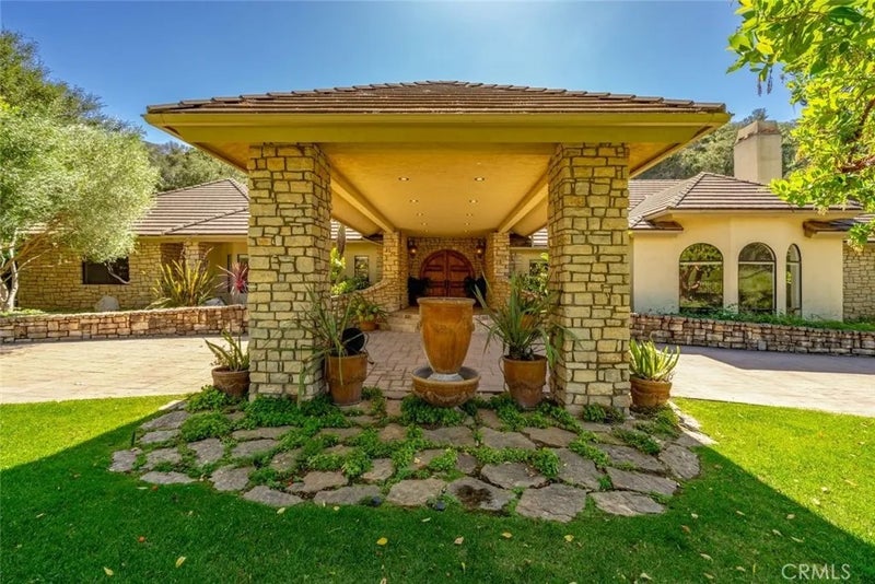 6835 Avila Valley Drive