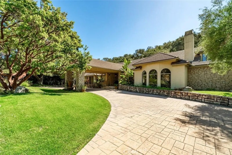 6835 Avila Valley Drive