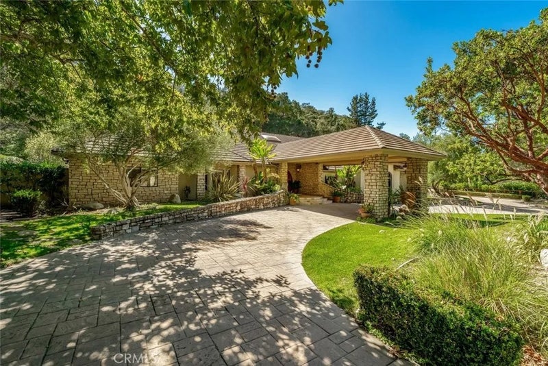 6835 Avila Valley Drive