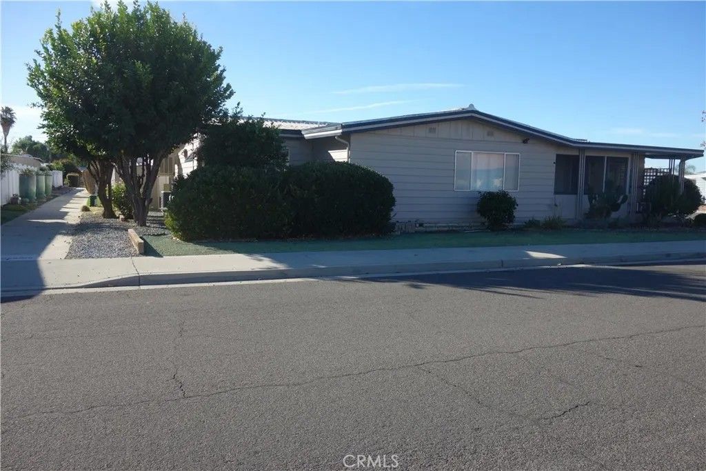 Photo of 1020 Tierra Linda Dr, Hemet, CA 92543 (MLS # IV25278013)