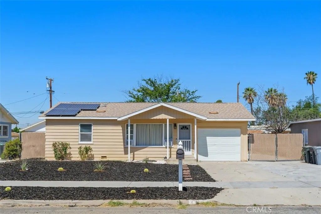 Photo of 415 S Carmalita ST, Hemet, CA 92543 (MLS # IG26111848)