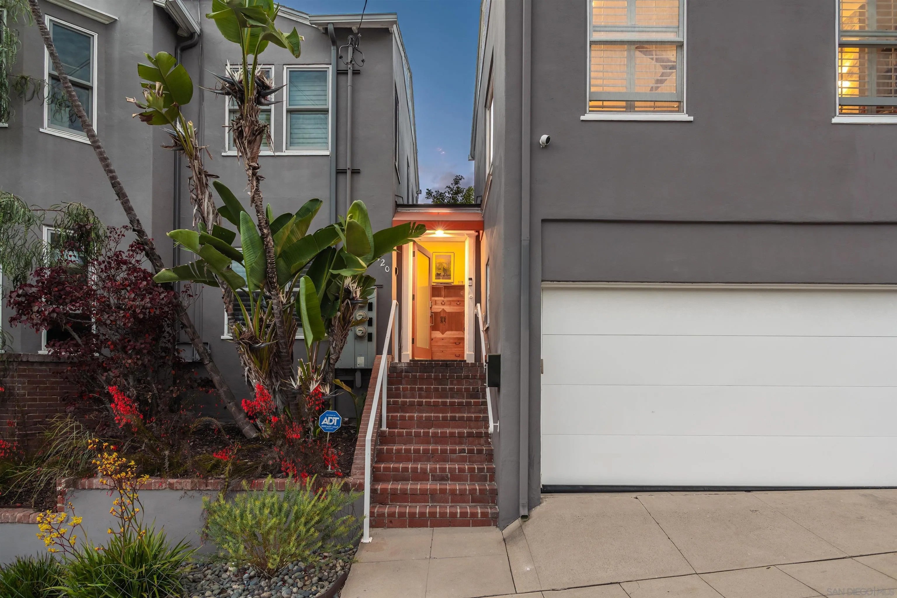 112-120 E Redwood Street