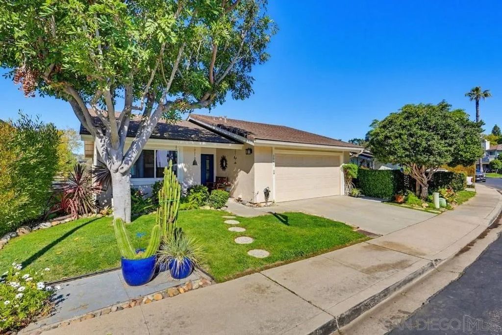 Photo of 3041 Caminito Arenoso, San Diego, CA 92117 (MLS # 260006420)