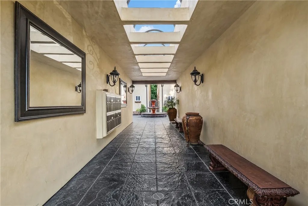4128 Whitsett