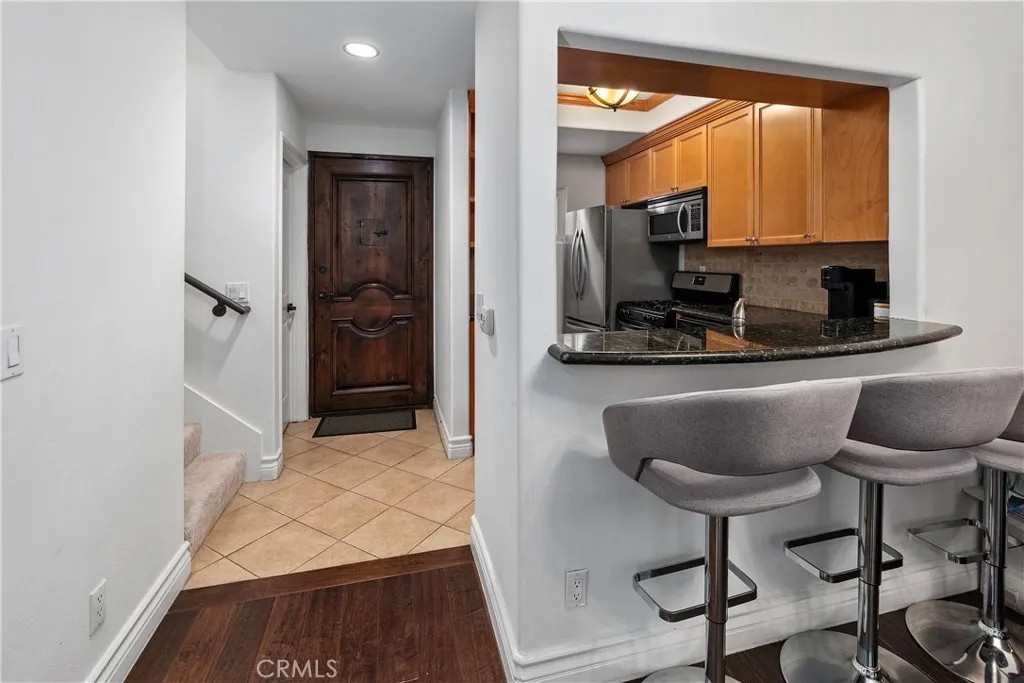 4128 Whitsett
