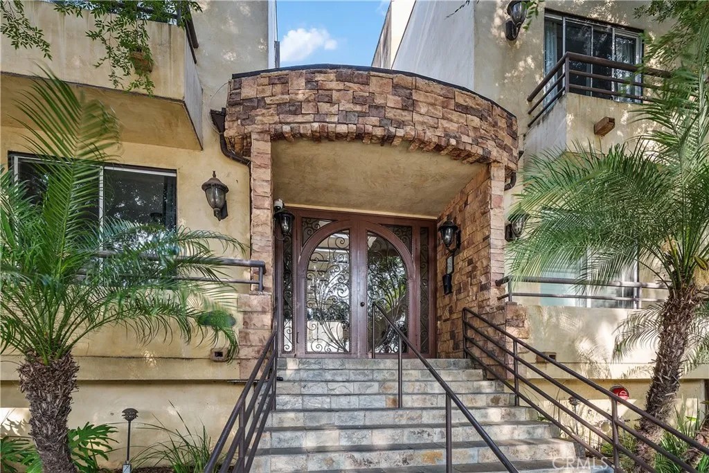 4128 Whitsett
