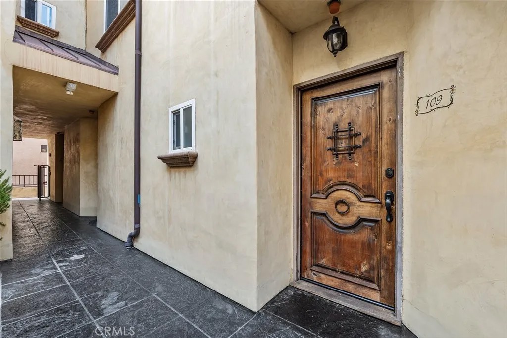 4128 Whitsett