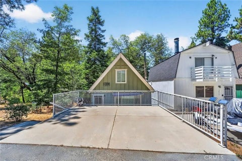 Tiny photo for 2418 Fir DR, Running Springs, CA 92382 (MLS # RS26165111)